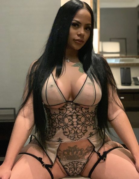 Naakte gelekte OnlyFans-foto van Strellakat