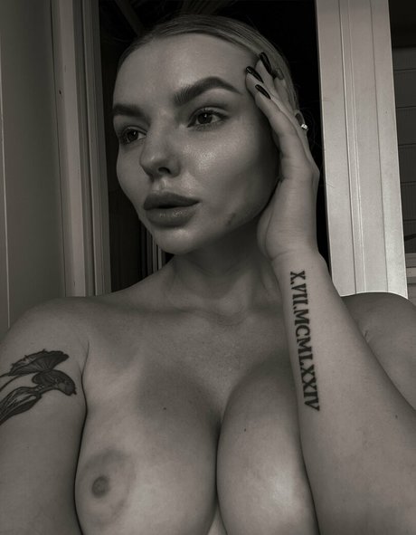 Naakte gelekte OnlyFans-foto van Anamaks