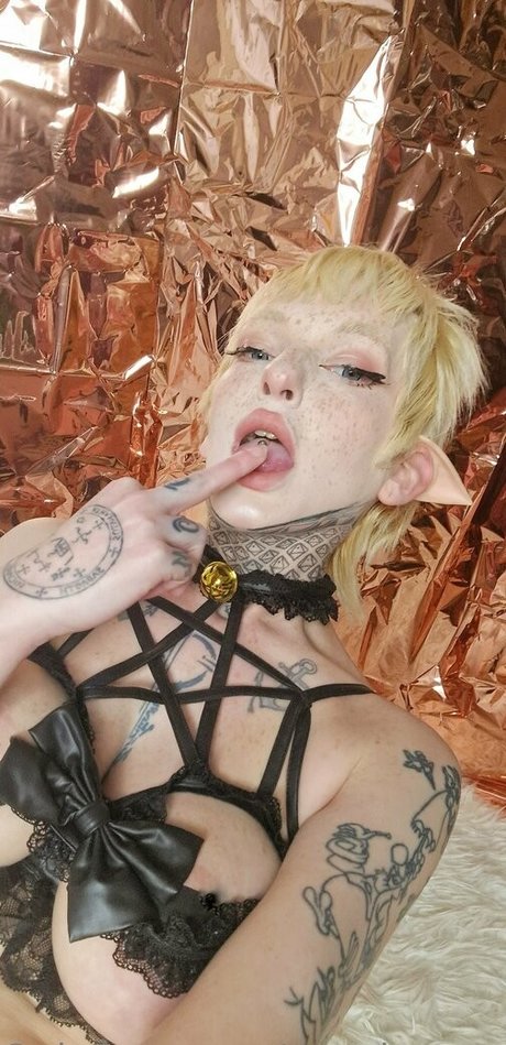 Naakte gelekte OnlyFans-foto van Nausicaa Rondina