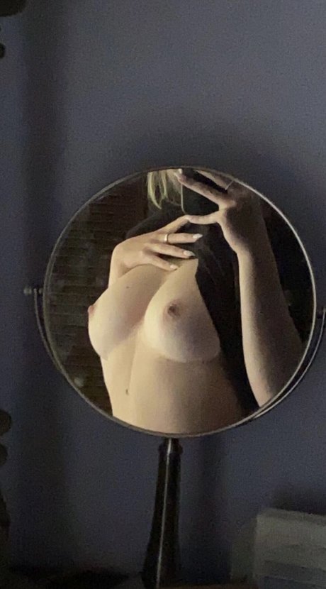 Naakte gelekte OnlyFans-foto van Crybabyk