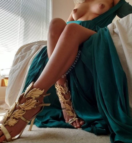 Naakte gelekte OnlyFans-foto van Sweetpeachxo