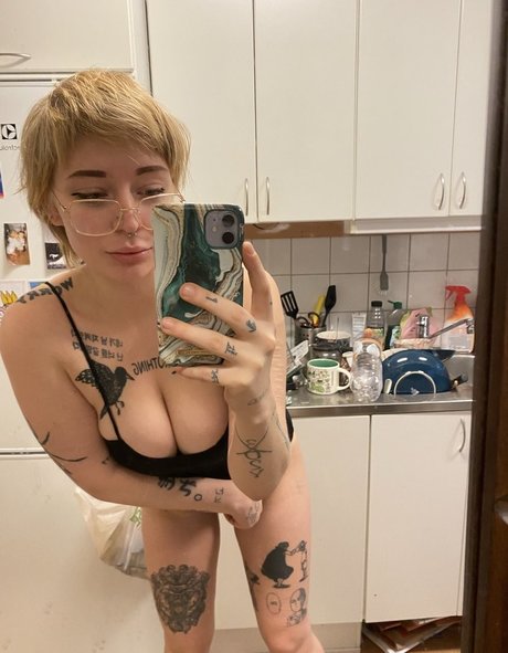 Naakte gelekte OnlyFans-foto van Shelley Floryd