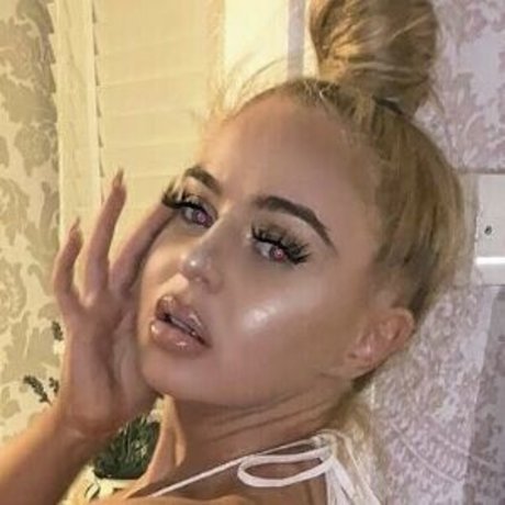 Naakte gelekte OnlyFans-foto van Esmee Dream