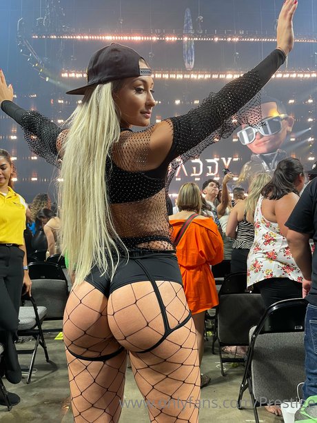 Naakte gelekte OnlyFans-foto van Issa Vegas