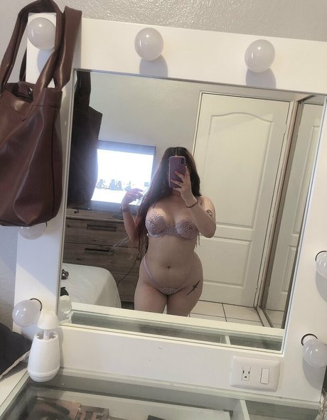 Naakte gelekte OnlyFans-foto van Lilmawi
