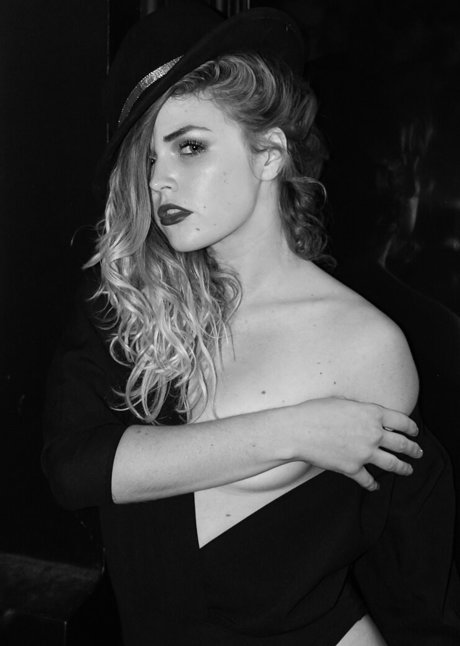 Naakte gelekte OnlyFans-foto van Katarina Keen