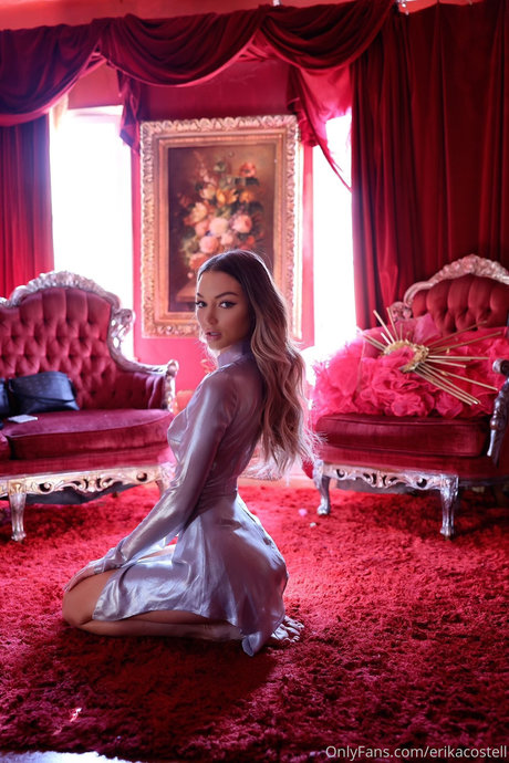 Naakte gelekte OnlyFans-foto van Erika Costell