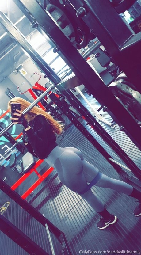 Naakte gelekte OnlyFans-foto van Emmyfit