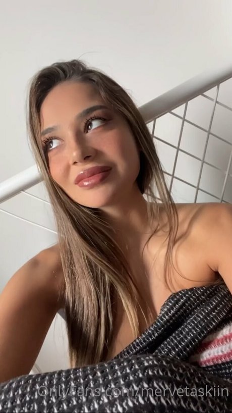 Naakte gelekte OnlyFans-foto van Merve Taskn