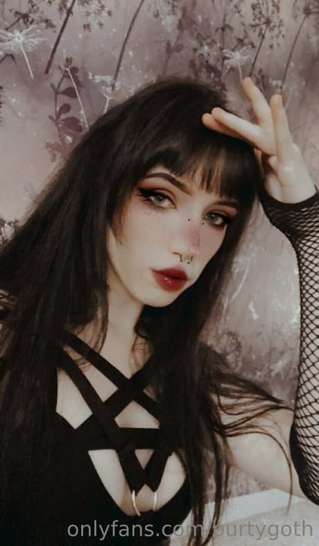 Naakte gelekte OnlyFans-foto van Purtygoth