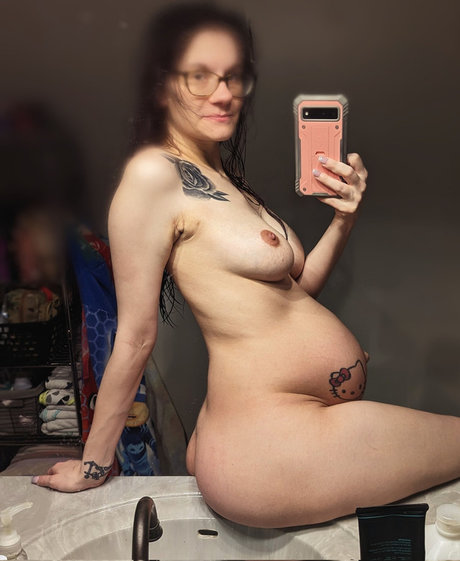 Naakte gelekte OnlyFans-foto van Zimphamee