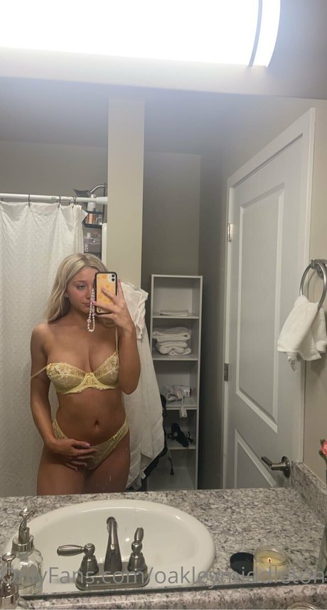 Naakte gelekte OnlyFans-foto van Oakleymiddleton18