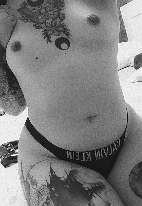 Naakte gelekte OnlyFans-foto van Marysaccharine