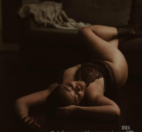 The.sensual.worshipper