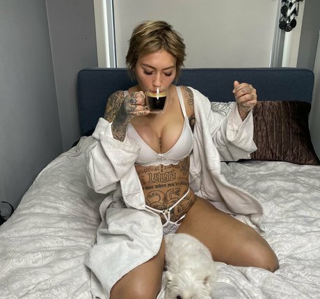Naakte gelekte OnlyFans-foto van Bbyekra