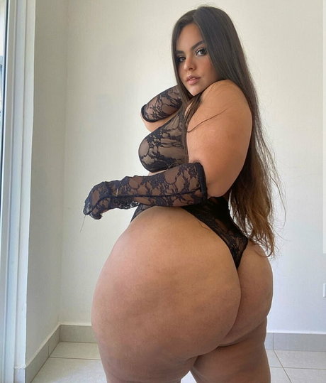 Naakte gelekte OnlyFans-foto van Graciebon1