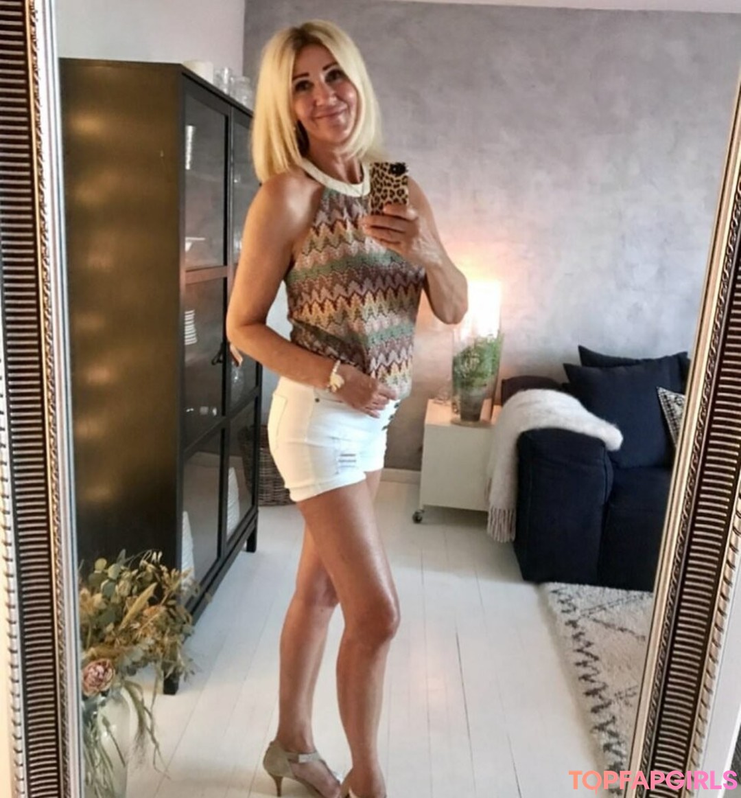 Naakte gelekte OnlyFans-foto van Danish Woman Style #376 Naakte gelekte OnlyFans-foto van Danish Woman Style #376