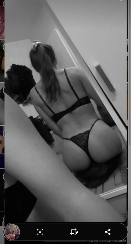 Naakte gelekte OnlyFans-foto van Nenawt
