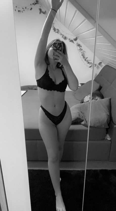 Naakte gelekte OnlyFans-foto van Daisywoods