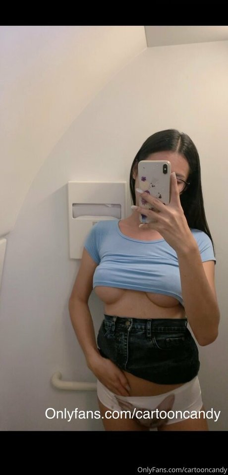 Naakte gelekte OnlyFans-foto van Cartooncandy