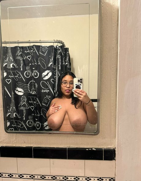 Naakte gelekte OnlyFans-foto van Jucykitty