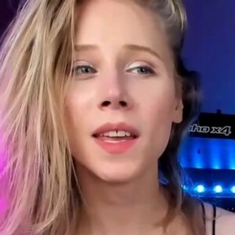 Naakte gelekte OnlyFans-foto van Realjuliajane