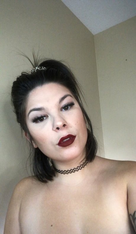 Naakte gelekte OnlyFans-foto van Erynn