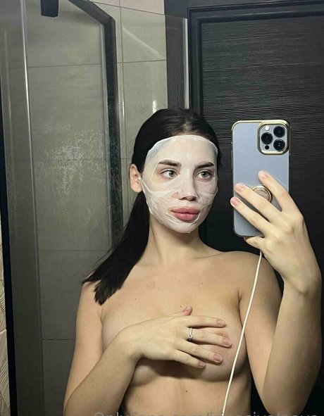 Naakte gelekte OnlyFans-foto van Irinasivalnaya
