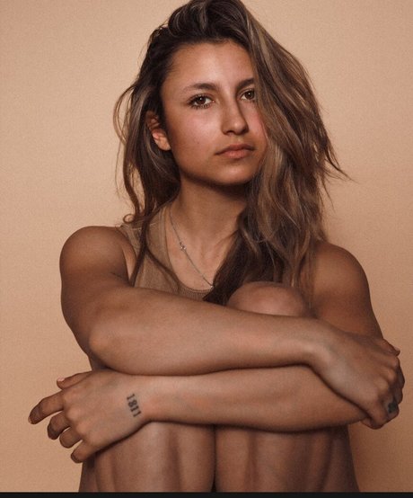 Naakte gelekte OnlyFans-foto van Celina