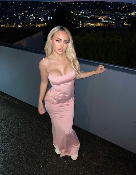 Naakte gelekte OnlyFans-foto van Alicia Bell