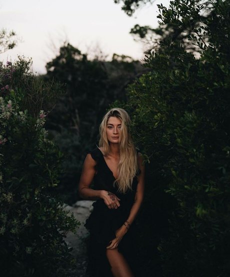 Naakte gelekte OnlyFans-foto van Taylor Green