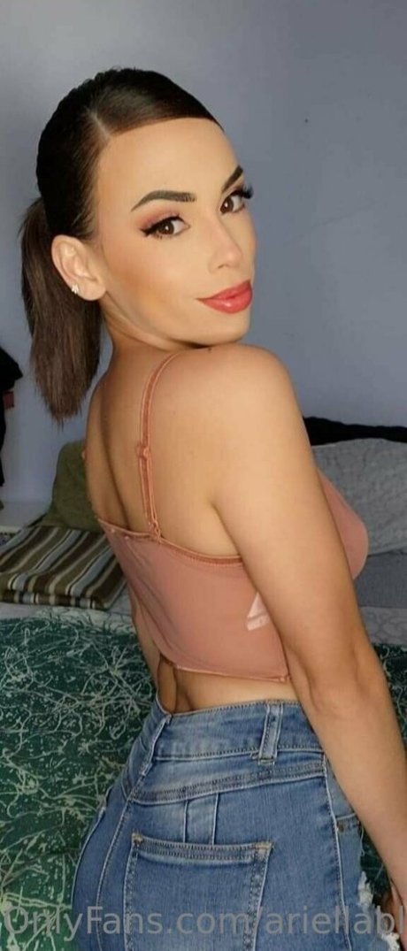 Naakte gelekte OnlyFans-foto van Ariellabloom