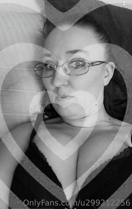 Naakte gelekte OnlyFans-foto van Theangelbabyofmontana