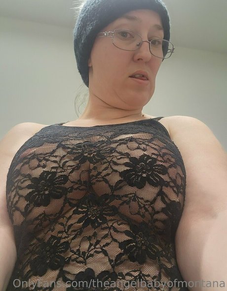 Naakte gelekte OnlyFans-foto van Theangelbabyofmontana