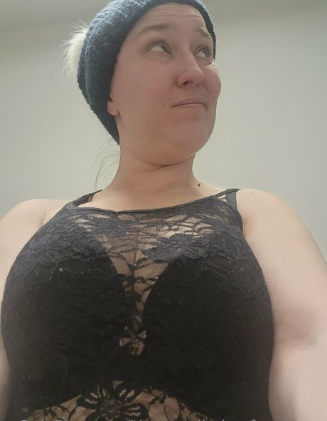 Naakte gelekte OnlyFans-foto van Theangelbabyofmontana