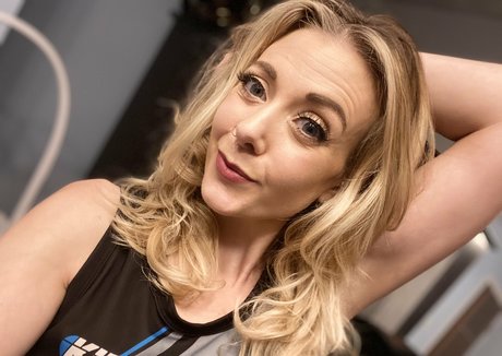 Naakte gelekte OnlyFans-foto van Sapphireonfire