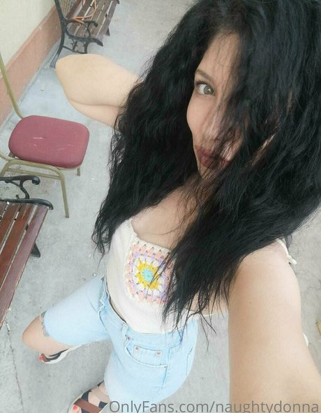 Naakte gelekte OnlyFans-foto van Naughtydonna