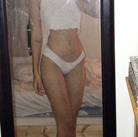 Naakte gelekte OnlyFans-foto van Xulanichristine