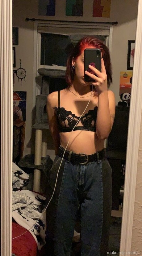 Naakte gelekte OnlyFans-foto van Rhyrhyie