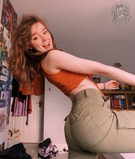 Naakte gelekte OnlyFans-foto van Laura Anne