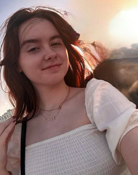 Naakte gelekte OnlyFans-foto van Laura Anne