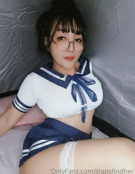 Naakte gelekte OnlyFans-foto van Transfindher