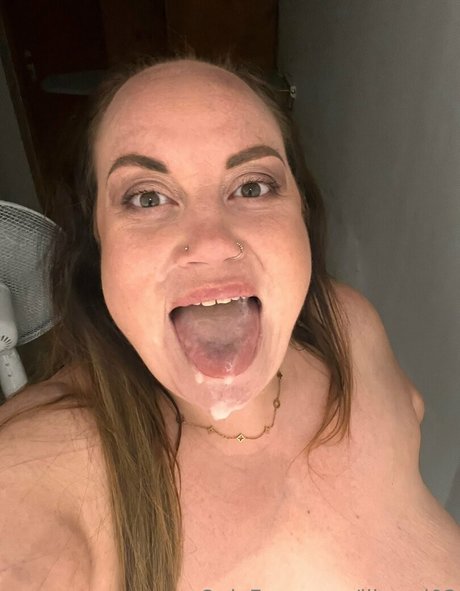 Naakte gelekte OnlyFans-foto van Jjjewel02
