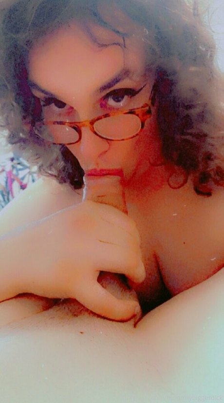 Naakte gelekte OnlyFans-foto van Mommybigdickk