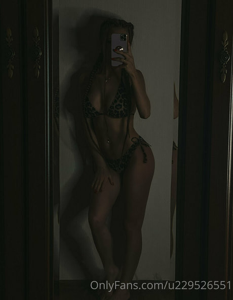 Naakte gelekte OnlyFans-foto van Vickydelevine