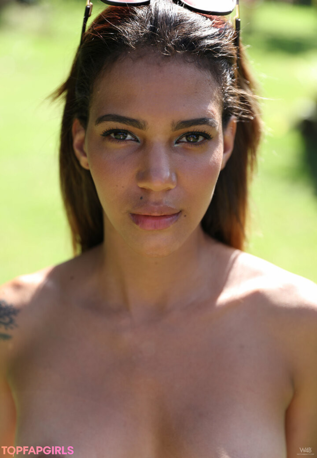 Naakte gelekte OnlyFans-foto van Watch4beauty #1079