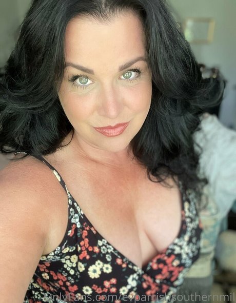 Naakte gelekte OnlyFans-foto van Evparrishsouthernmil