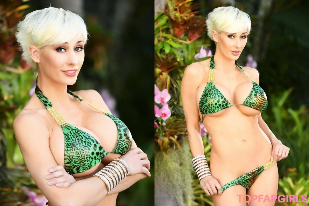 Naakte gelekte OnlyFans-foto van Marie Claude Bourbonnais #1104