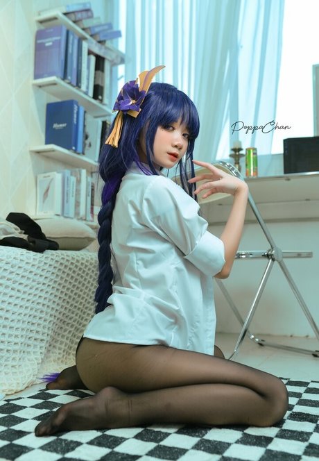 Naakte gelekte OnlyFans-foto van Poppachan