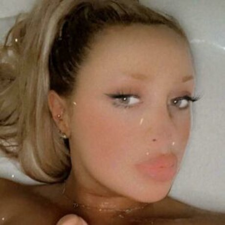 Naakte gelekte OnlyFans-foto van Bbrodiex
